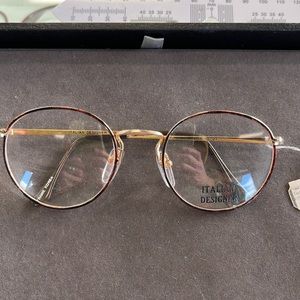 Brand new, never worn vintage eyewear! Unisex